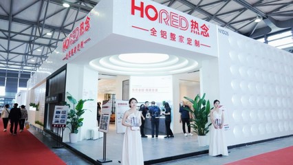 展会意向客户考察热念全铝整家定制展厅及工厂